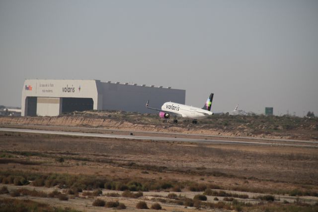 Airbus A320 (XA-VRE) - FINAL APPROACH 27 MMTJ