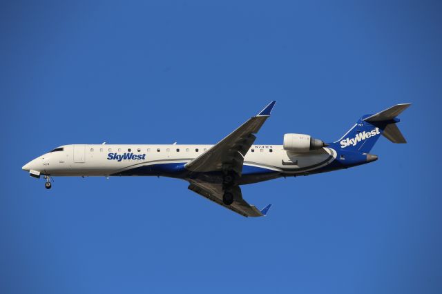 Canadair Regional Jet CRJ-700 (N741EV)