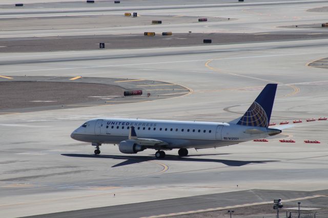 Embraer 175 (N125SY)