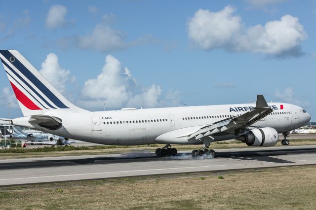 Airbus A330-200 (F-GZCO)