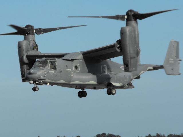 Bell V-22 Osprey (09-0040) - USAF MV-22 doing some stop-n-gos on RWY36