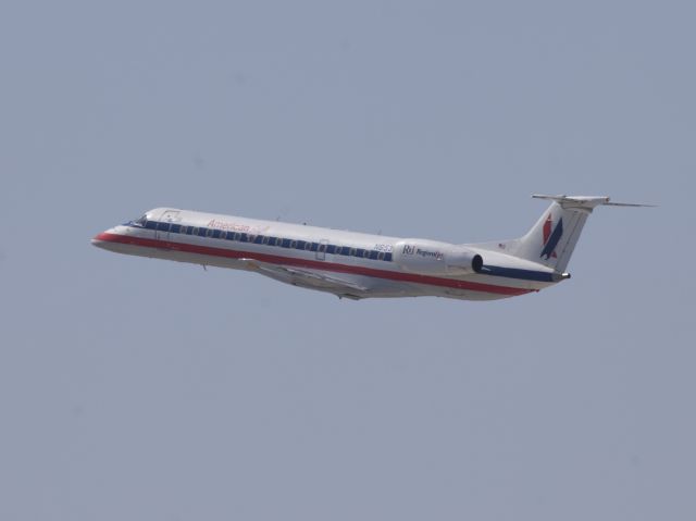 Embraer ERJ-135 (N853AE)