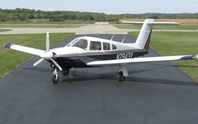 Piper Cherokee (N2943Y)