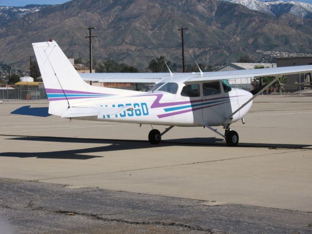 Cessna Skyhawk (N4956D)