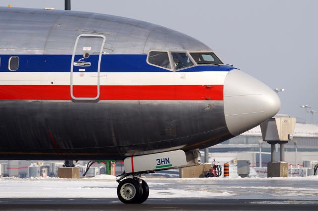 Boeing 737-800 (N880NN)