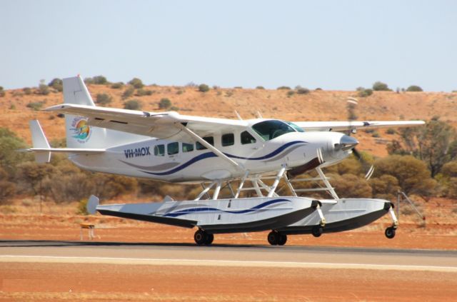 Cessna Caravan (VH-MOX) - VH-MOX landing on Runway 09 at Meekatharra Western Australia, Enroute Broome to Perth.