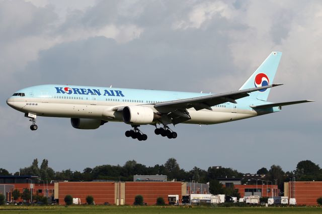 Boeing 777-200 (HL7530)