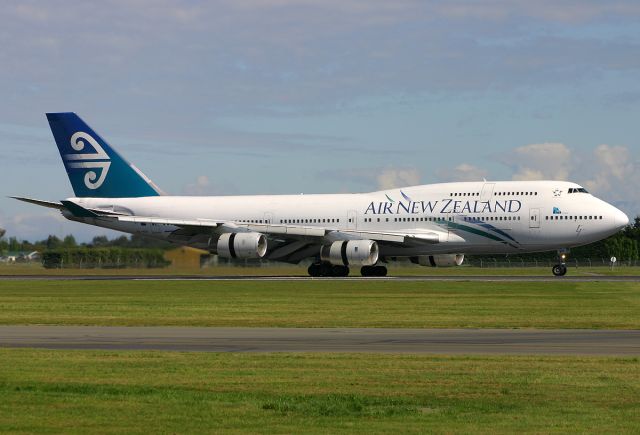 Boeing 747-400 (ZK-NBU)