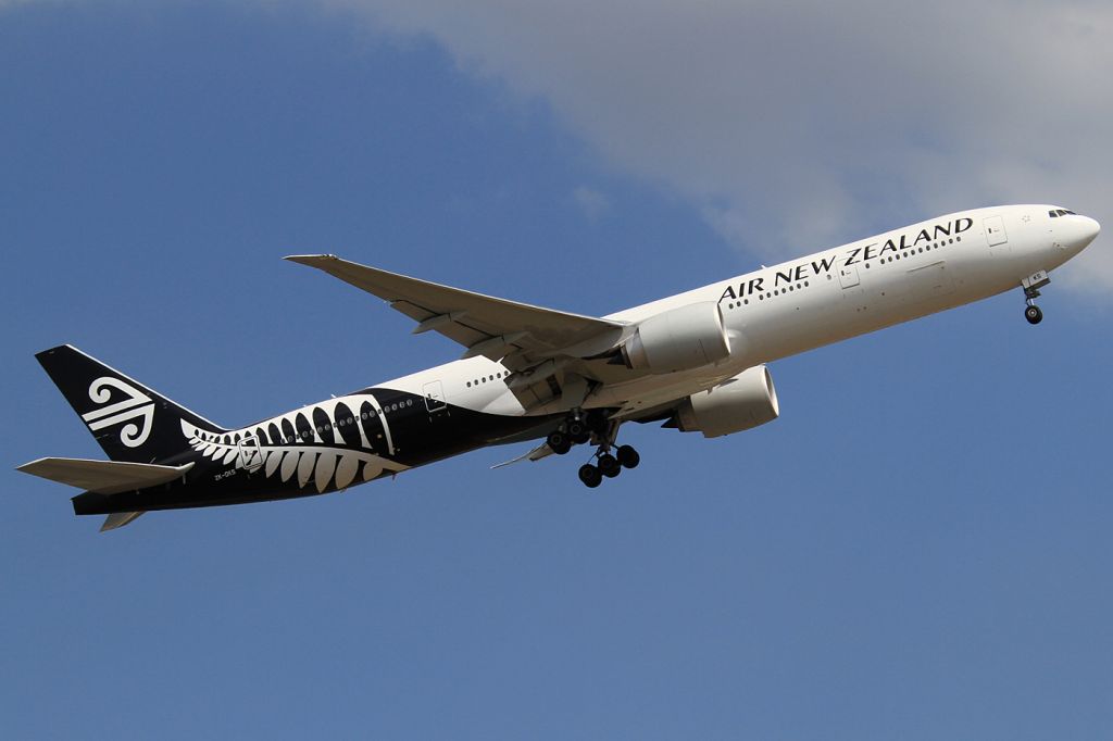 BOEING 777-300ER (ZK-OKS)