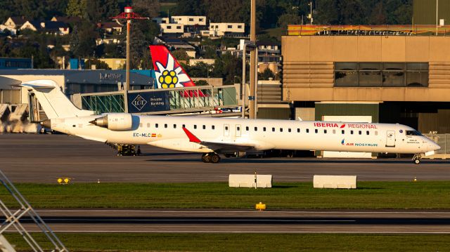Bombardier CRJ-1000 (EC-MLC)