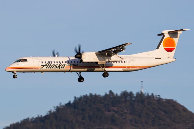 de Havilland Dash 8-400 (N421QX)