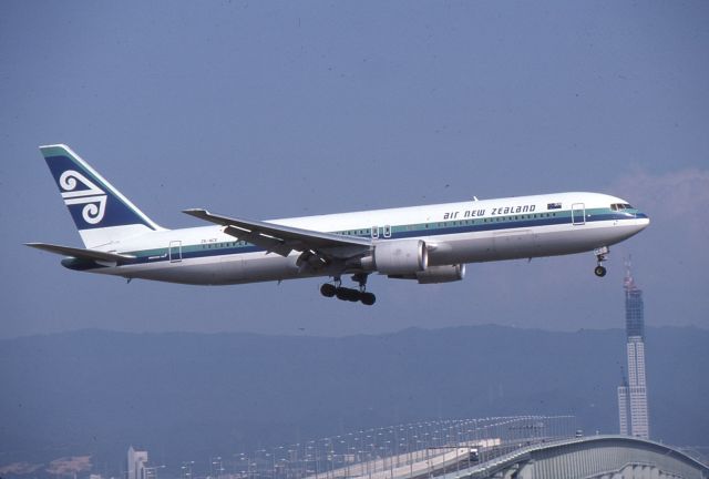 BOEING 767-300 (ZK-NCE)