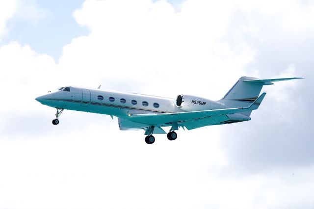 Gulfstream Aerospace Gulfstream IV (N936MP) - Gulfstream IV on final for Sint Maarten - 6 Jan 2013