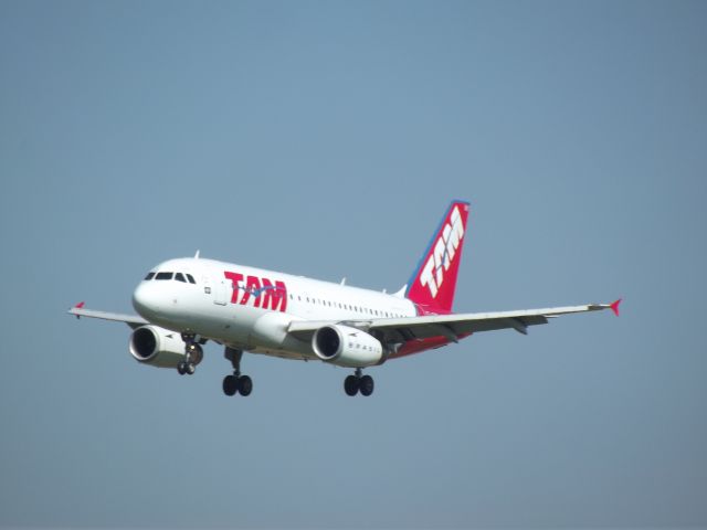 Airbus A319 (PT-TMF)