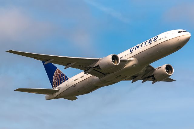 Boeing 777-200 (N786UA)