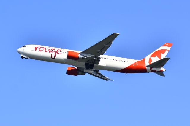 BOEING 767-300 (C-GHLA)