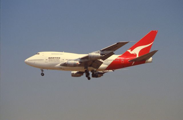 BOEING 747SP (VH-EAA) - Final Approach to KLAX Intl Airport on 1989/08/31