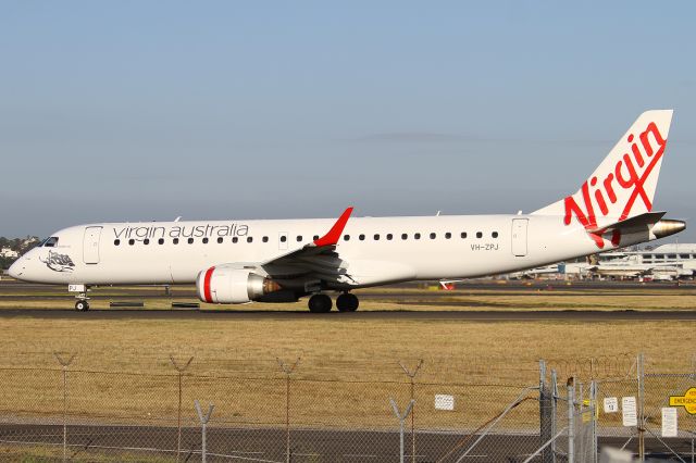 Embraer ERJ-190 (VH-ZPJ)