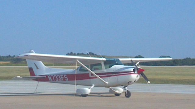 Cessna Skyhawk (N733FS)