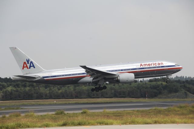 Boeing 777-200 (N766AN) - Landing at NRT Airport Runway 16L on 2011/10/10