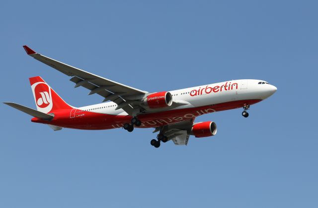 Airbus A330-300 (D-ALPC)