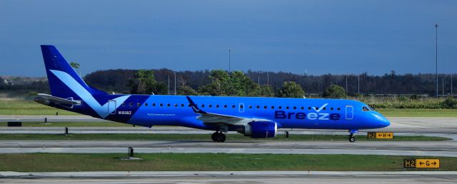 EMBRAER 195 (N193BZ) - 12/23/22   inbound