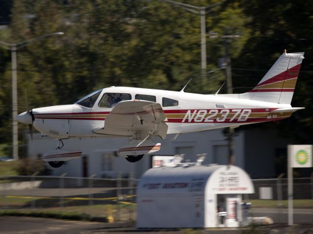 Piper Cherokee (N8237B) - Landing runway 35.