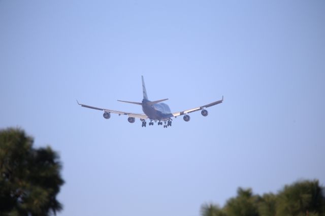 Boeing 747-400 (N952CA)
