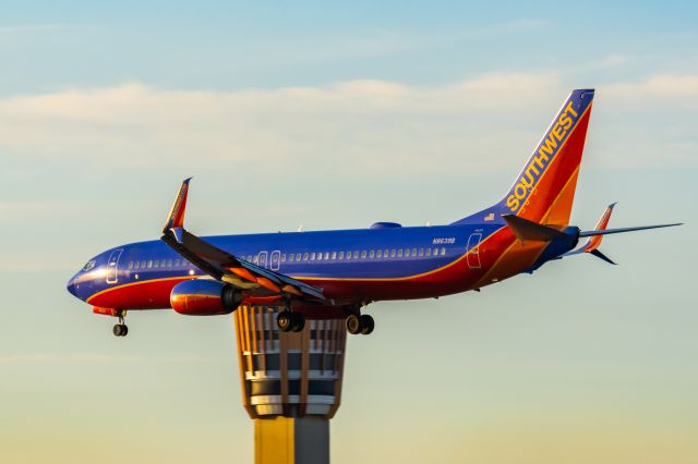 Boeing 737-800 (N8639B) - A Southwest Airlines 737-800 landing at PHX on 2/5/23. Taken with a Canon R7 and Tamron 70-200 G2 lens.