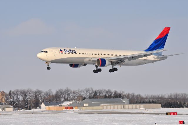 BOEING 767-300 (N193DN) - Trainer One Heavy practicing instrument landings, Fargo, ND. Jan 20, 2010.