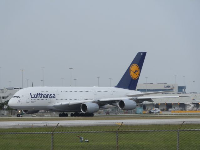 Airbus A380-800 (D-AIMK)