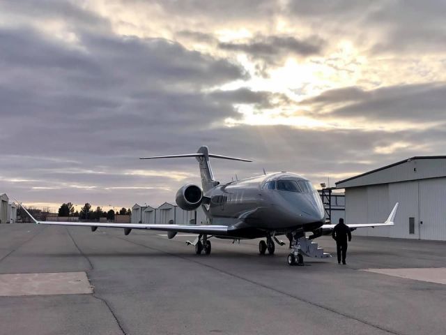 Canadair Challenger 350 (N606RB)