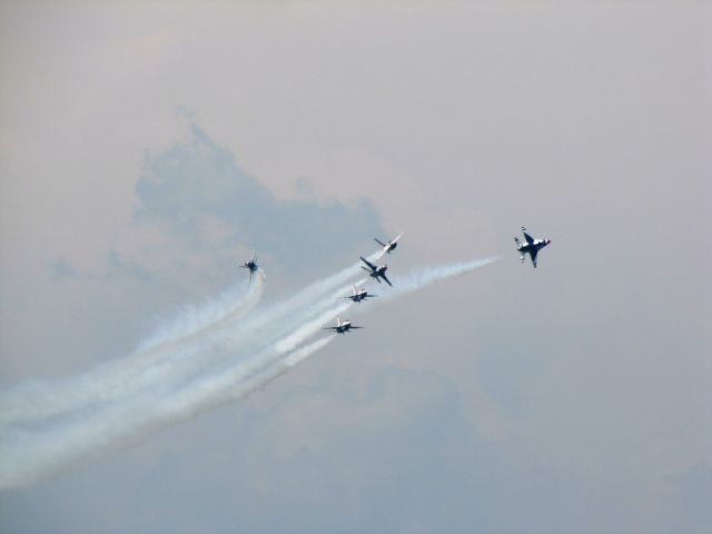 Lockheed F-16 Fighting Falcon —