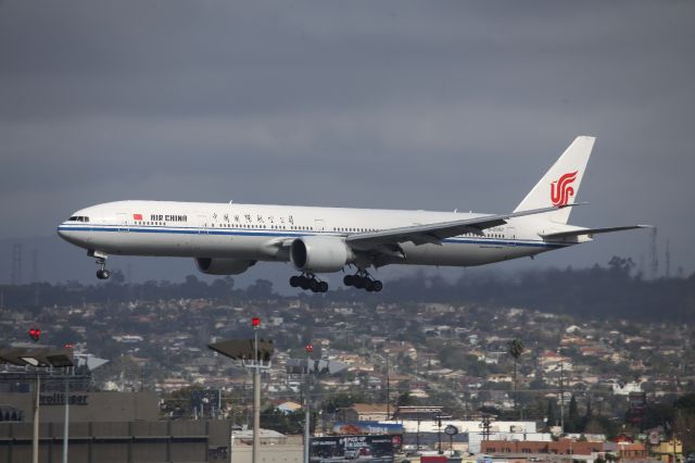 BOEING 777-300ER (B-2087)