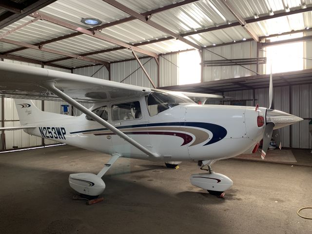 Cessna Skylane (N253WP)