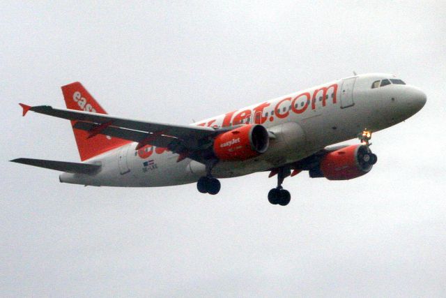 Airbus A319 (OE-LKE) - On short finals for rwy 26L on 11-Sep-19 operating flight EJU8190 from LIMC.