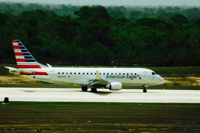 Embraer 170/175 (N427YX) - E170 ARRIVING AT MDLR