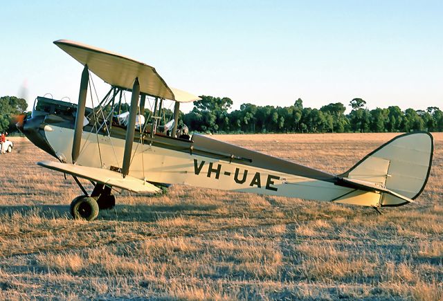 De Havilland Moth Major (VH-UAE) - DE HAVILLAND DH-60 MOTH - REG VH-UAE (CN 192) - KYABRAM AIRPORT VIC. AUSTRALIA - YKYB (2/4/1988)