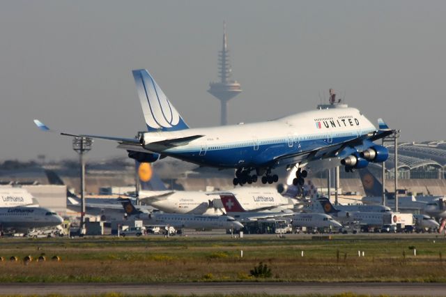 Boeing 747-400 (N175UA)