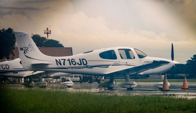 Cirrus SR-22 (N716JD)