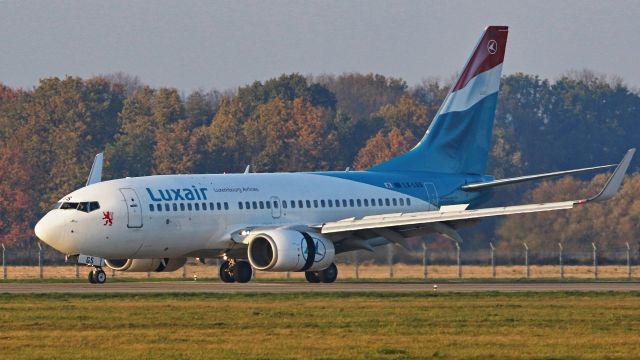 Boeing 737-700 (LX-LGS)