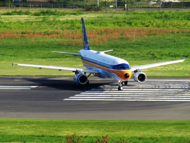 Airbus A320 (N763JB)