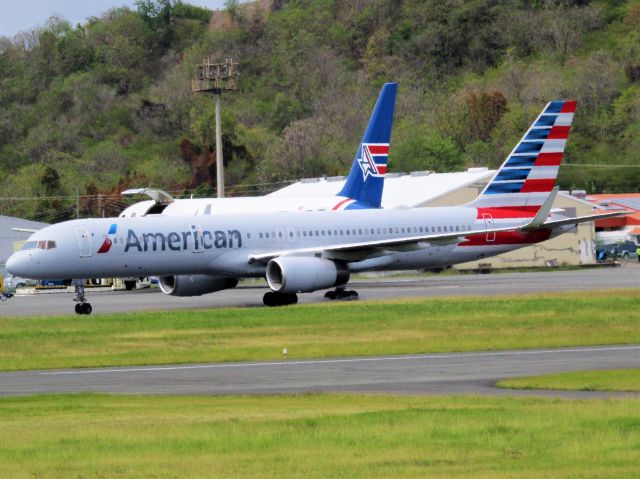 Boeing 757-200 (N198AA)