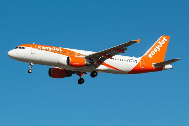 Airbus A320 (G-EZTH)