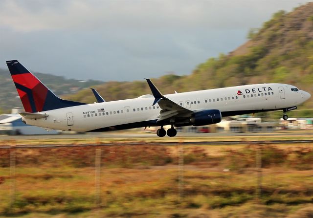 Boeing 737-900 (N891DN)