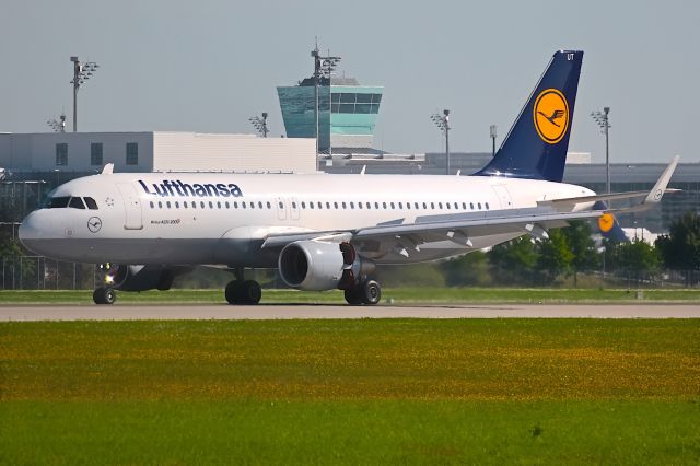 Airbus A320 (D-AIUT)