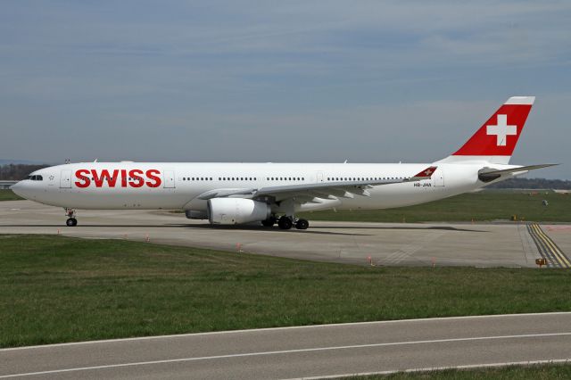 Airbus A330-300 (HB-JHA)