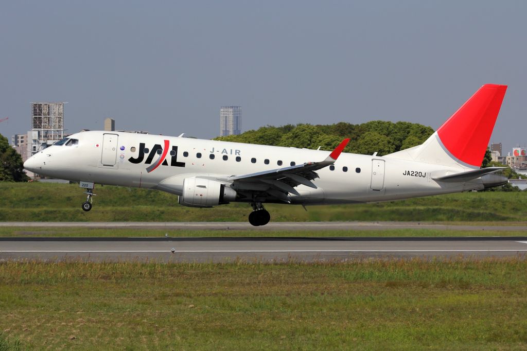 Embraer 170/175 (JA220J)