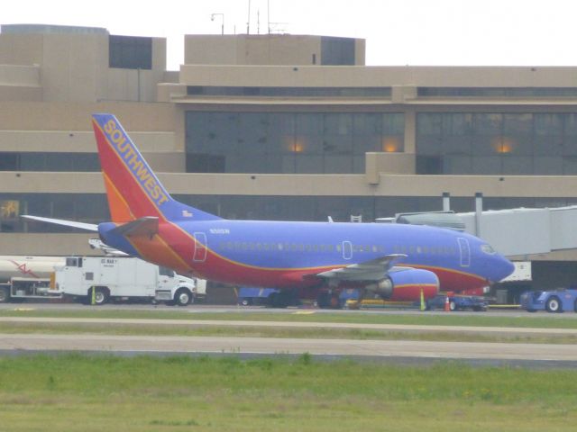 BOEING 737-300 (N511SW)