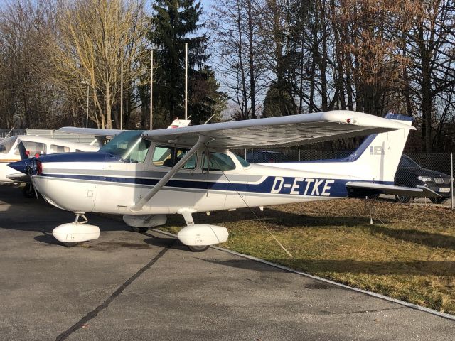 Cessna Skyhawk (D-ETKE) - Sitting in morning light at homebase Landshut 26.02.2021